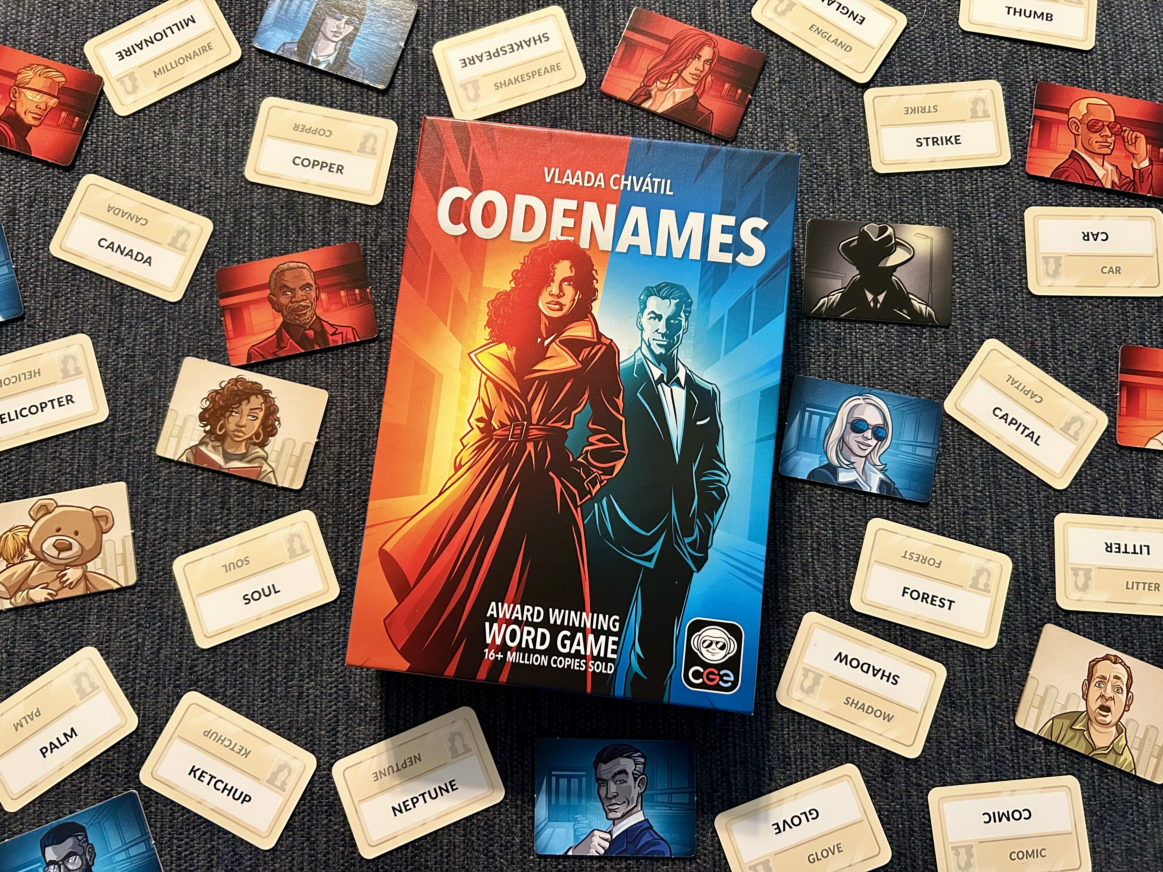 Review: Codenames – Chaos & Confetti